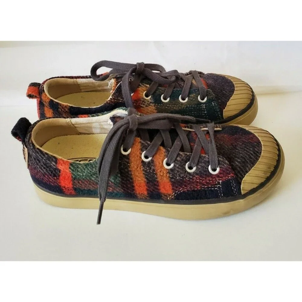 Keen Women Shoe Elsa Fleece plaid Size 5.5 W Athletic Fashion Sneakers 1017967